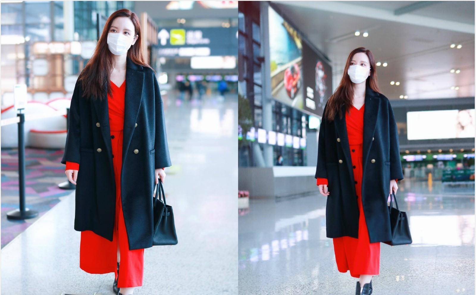 显示 “张乘乘”越发高调了,穿大红色套装裙配深色大衣,明艳霸气