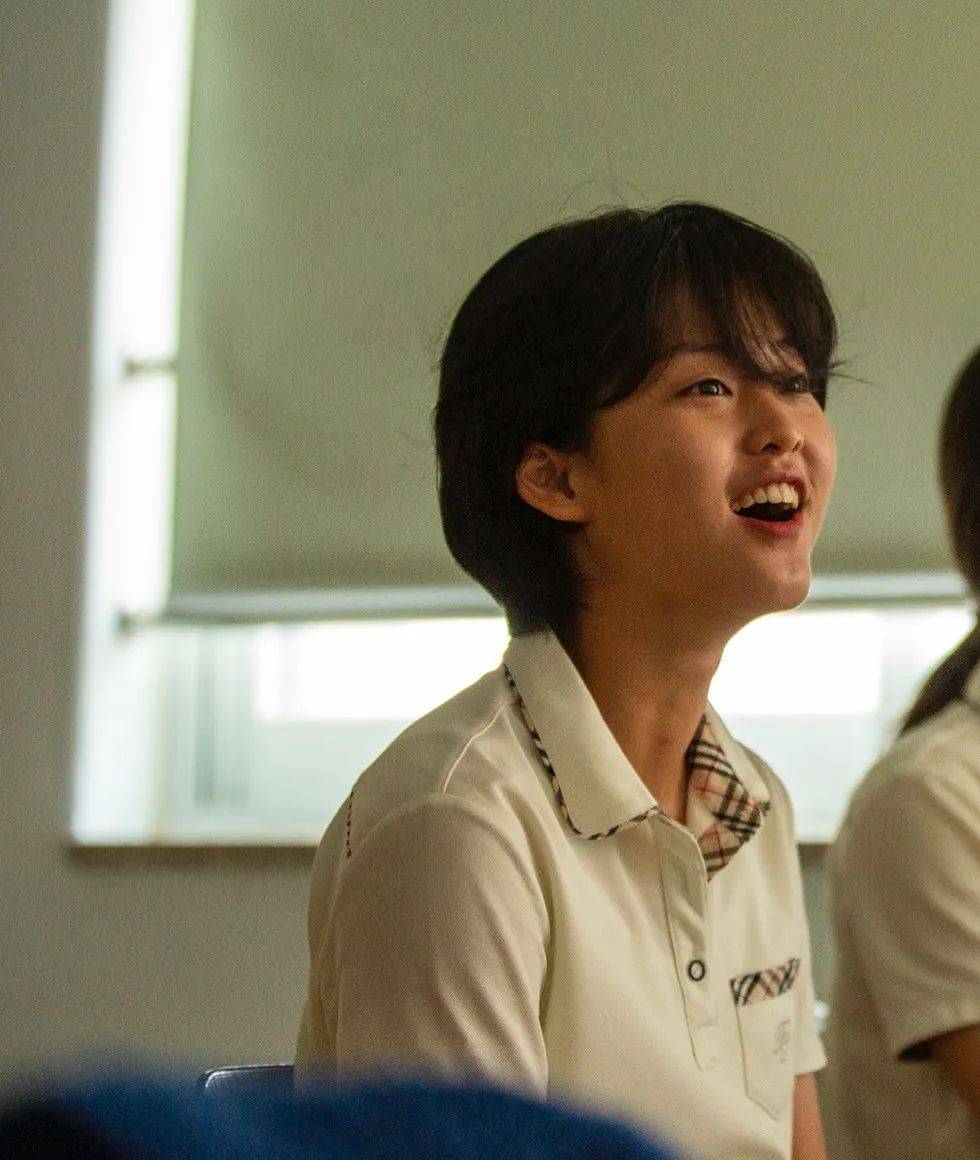 27岁演13岁少年杀人犯,还是女扮男装,网友:还以为就是高中生_李妍