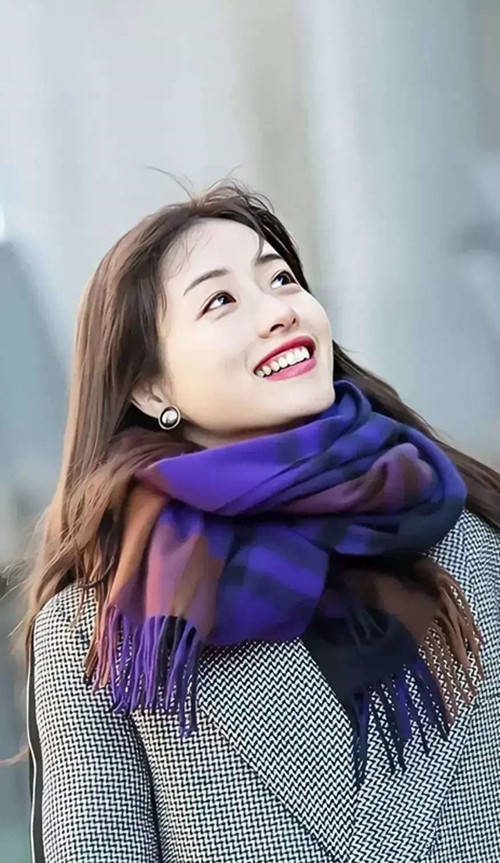 石原里美婚讯后首次亮相 搭配海蓝色连衣裙太迷人 满满幸福感_风格