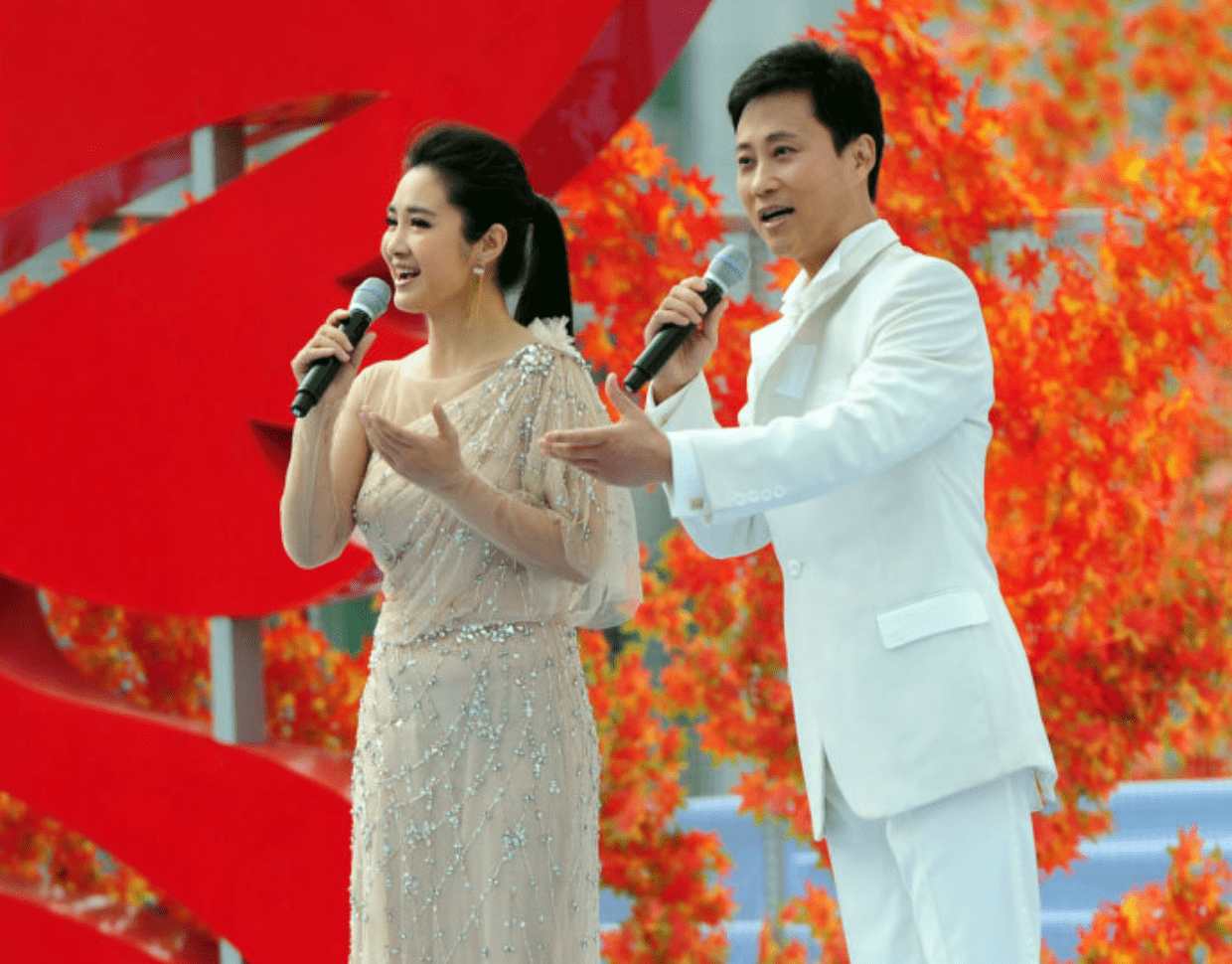 耿为华:被小14岁娇妻倒追,15年后被抛弃,离婚时和女儿抱头痛哭