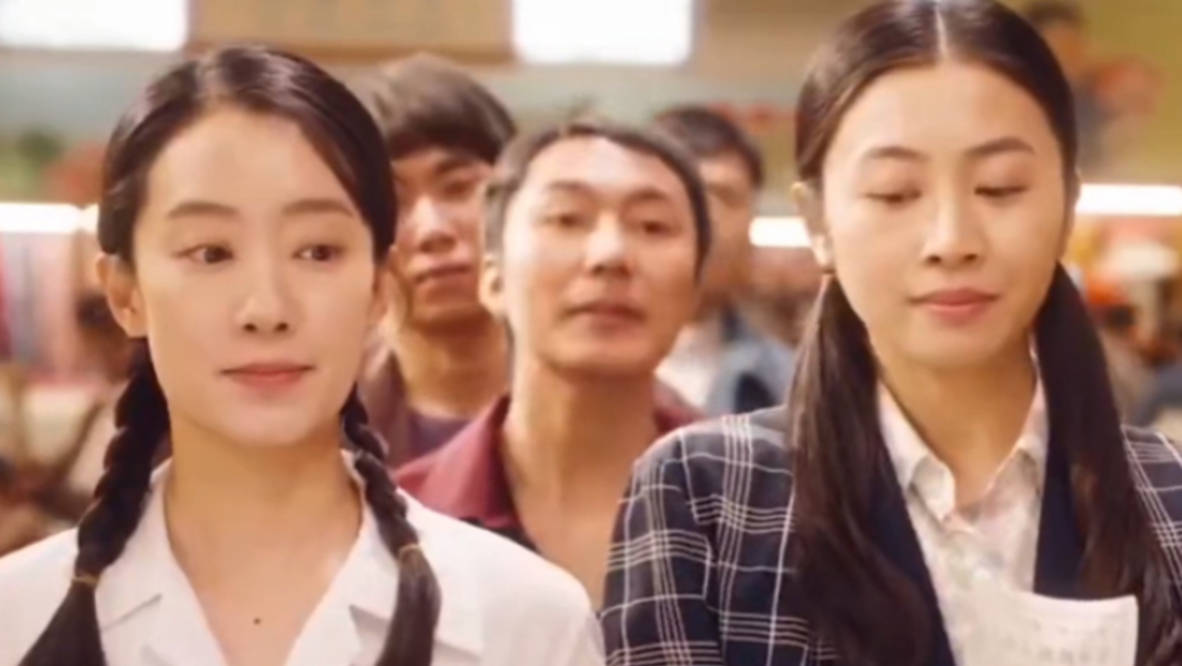 张小斐|她是张小斐的“死对头”，拥有高颜值大长腿，还是一位时尚咖？