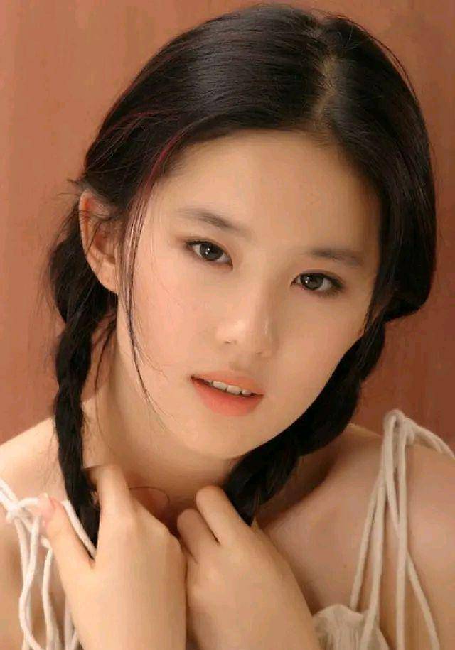 身材男人眼中的美女VS女人眼中的美女，为何差别那么大？