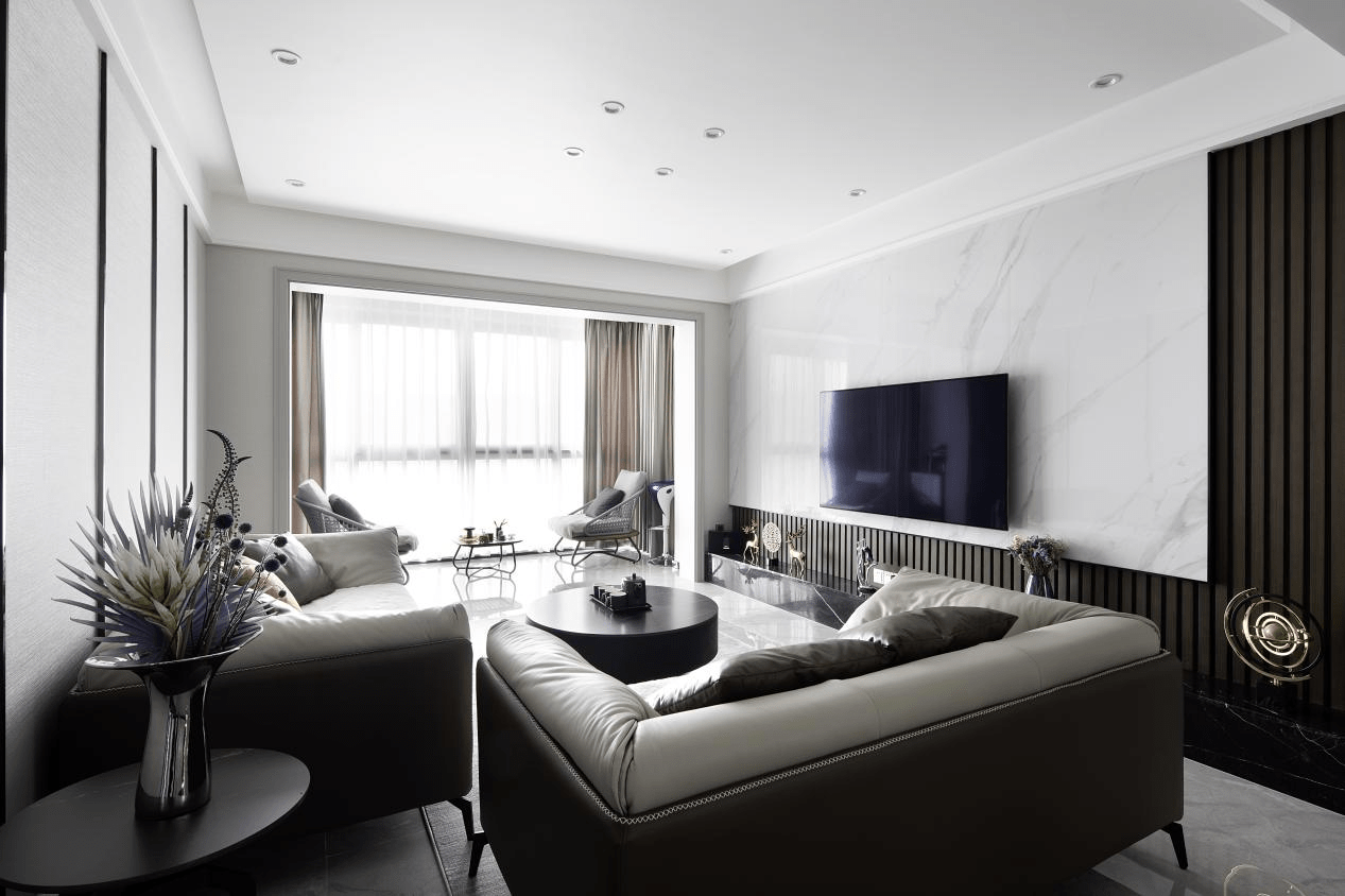 【装修指南】135平现代轻奢风,灰色皮质沙发搭配,让客厅显得舒适极了!