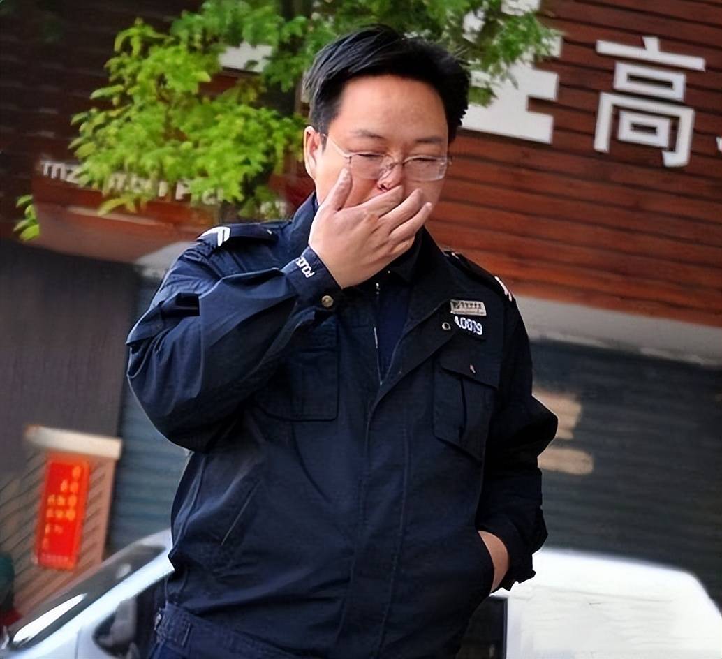 原创9年前清华学子张晓勇辞职干保安月薪2000却表示感觉很满足