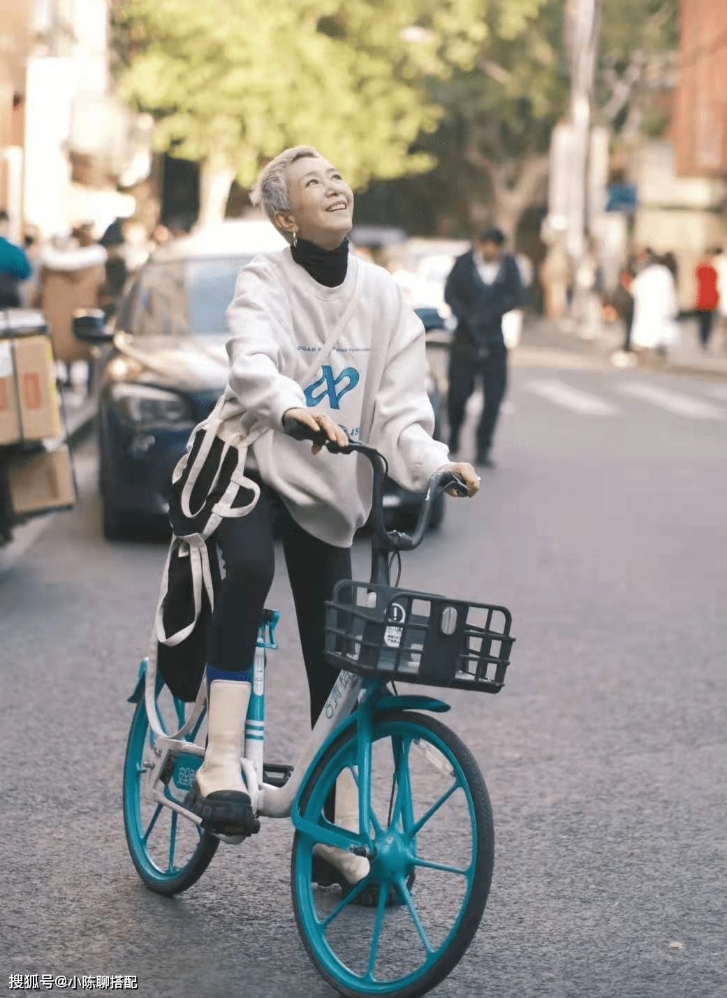 因为看了这些时尚奶奶发现：拥有这“3气”的女人，才能越活越优雅