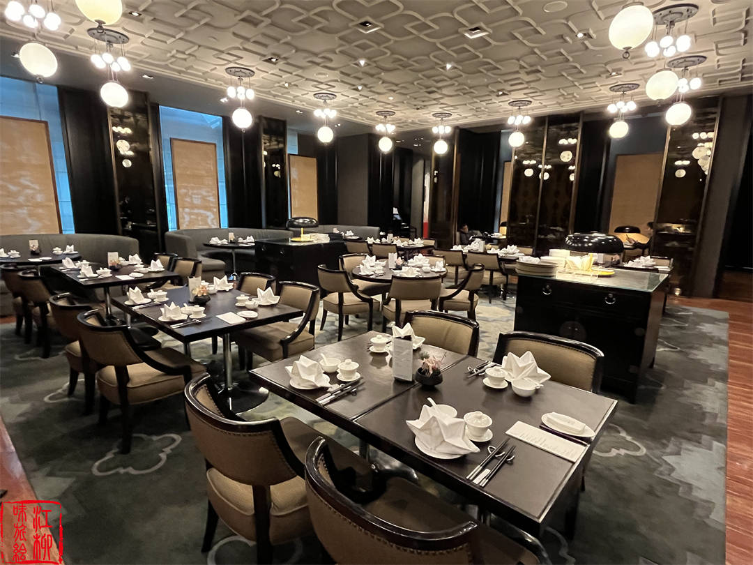 体验广州首家米其林二星餐厅还以为餐厅名是主理人的姓