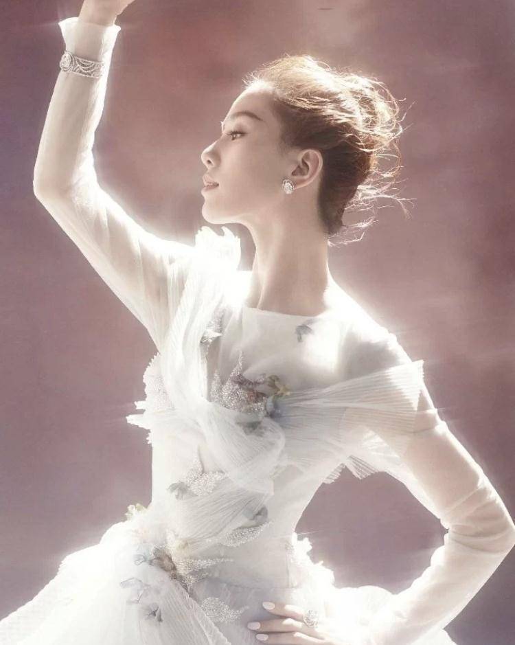 直角女明星的迷人天鹅颈是怎么练的？5步练成少女背直角肩，建议收藏