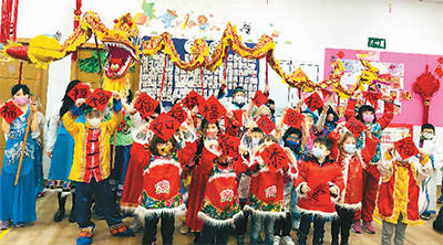 博思语言学校学生参与春节庆祝活动。 受访者供图