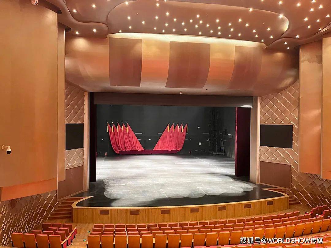 意大利axiom(奥思美)音响系统入驻​山东历下中心剧院_演出_音箱_项