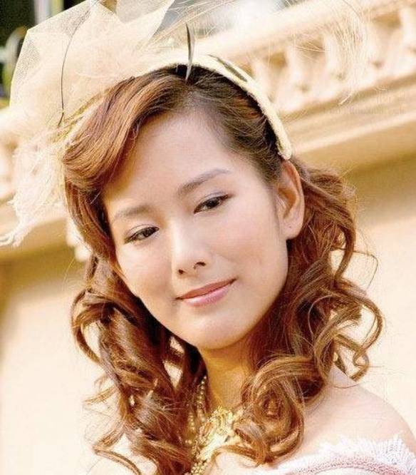 下巴TVB钟爱长脸女星？有人端庄大气，有人造型拉胯变“苦瓜脸”！