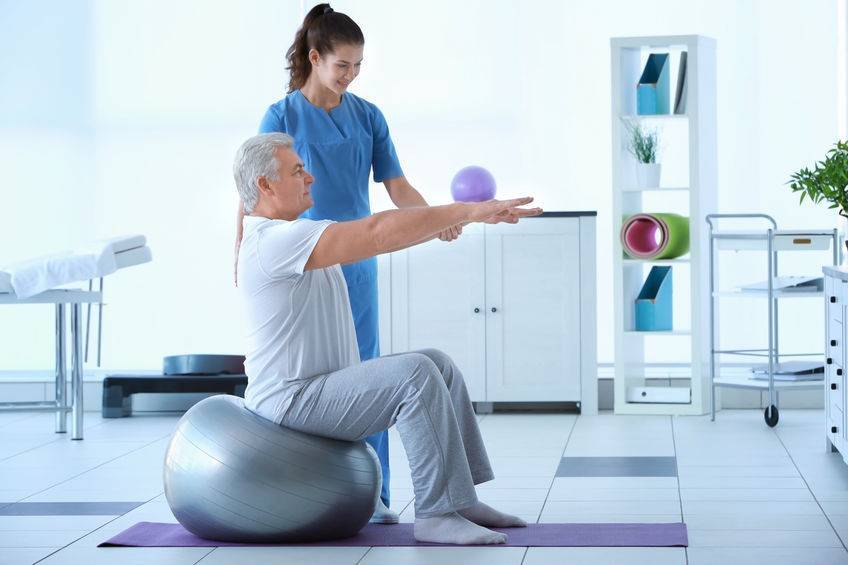 老年人运动的注意事项:1,运动前进行健康检查为了避免运动给身体带来