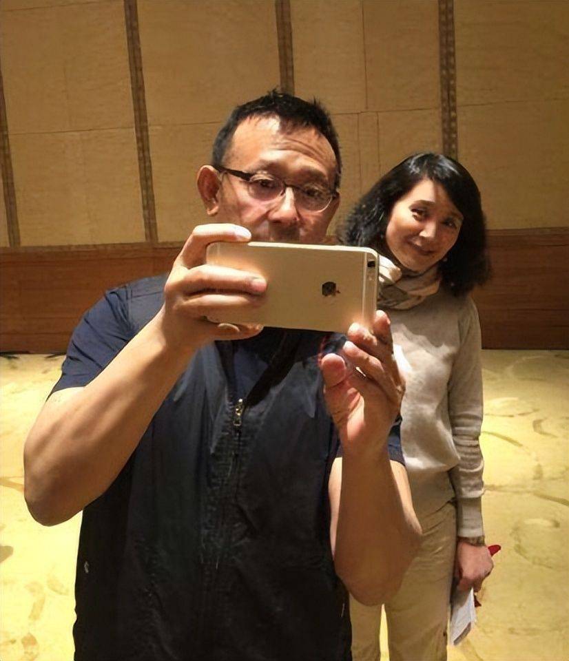 为爱两次退圈的严晓频,再度回归成婆婆专业户_姜文_郭燕_丈夫