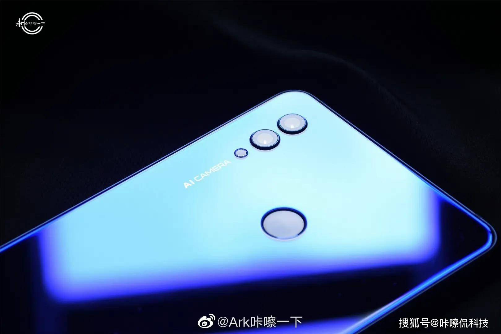 荣耀倒是出了荣耀x10 max,x20 max,但它们的配置并不是旗舰级别,所以