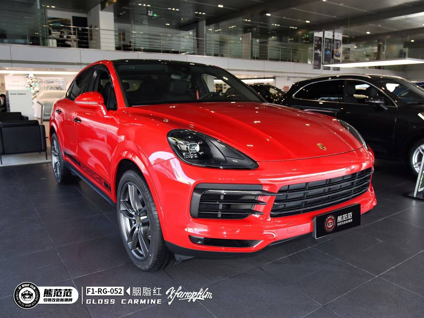 略施粉黛的模样看起来性感又有活力熊范范胭脂红改色膜