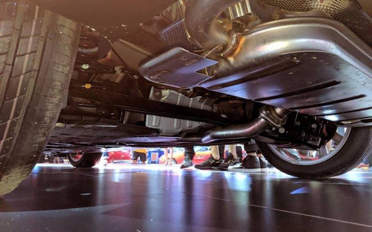 其次在底盘形式上,mazda 3昂克赛拉配备了seb蝶形仿生后悬架.