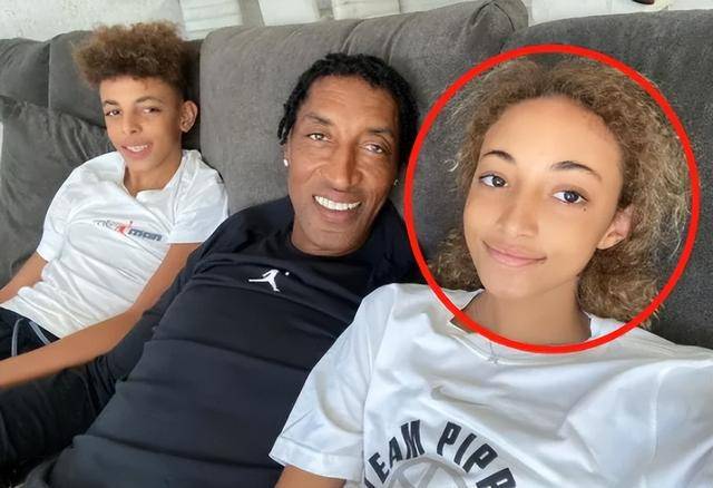 原创nba皮蓬晒近照15岁身高已超妈妈拉尔萨颜值逆天有当超模潜质