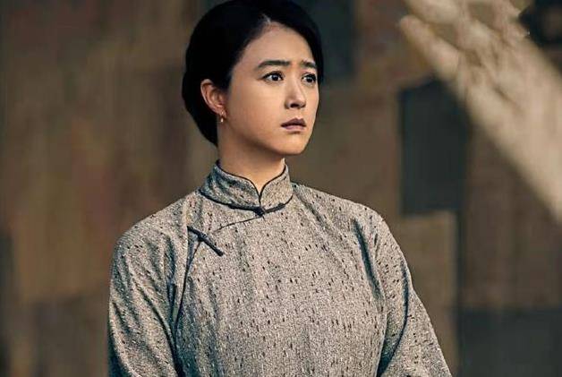 谍战大剧潜伏者杀青首发海报信息量巨大黄晓明眼神成惊喜