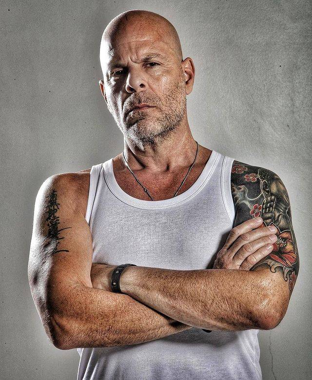 著名国外演员布鲁斯威利斯患有失语症女儿发帖将退出演艺圈