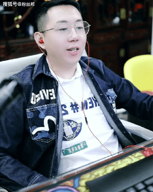 原创没脸没皮的王小源回归yy直言以前直播为挣钱现在为交朋友