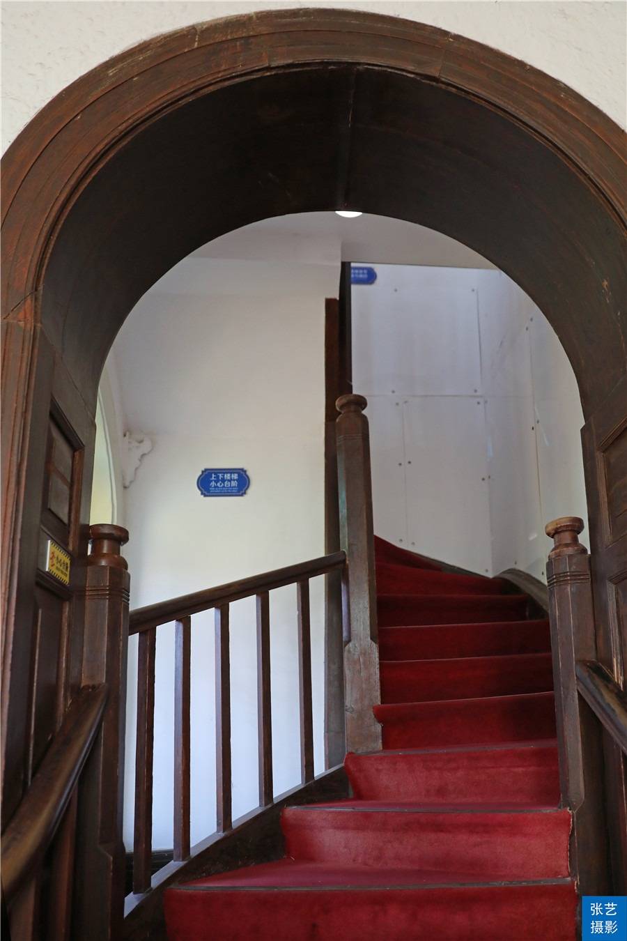 原创青岛花石楼由俄国人修建三面临海位置佳历史上有名人在此居住