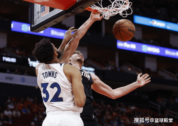 原创火狼赛后主帅承诺给格林足够地位申京满意发挥问老板借飞机