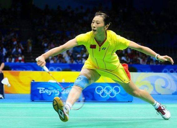 二婚老公大她11岁,曾怀孕5月带队出征,为国争光_张宁_羽毛球_李昂