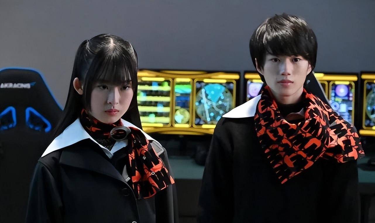 假面骑士revice:小樱和女王新造型引热议,像极了地狱姐妹_樱花_关系