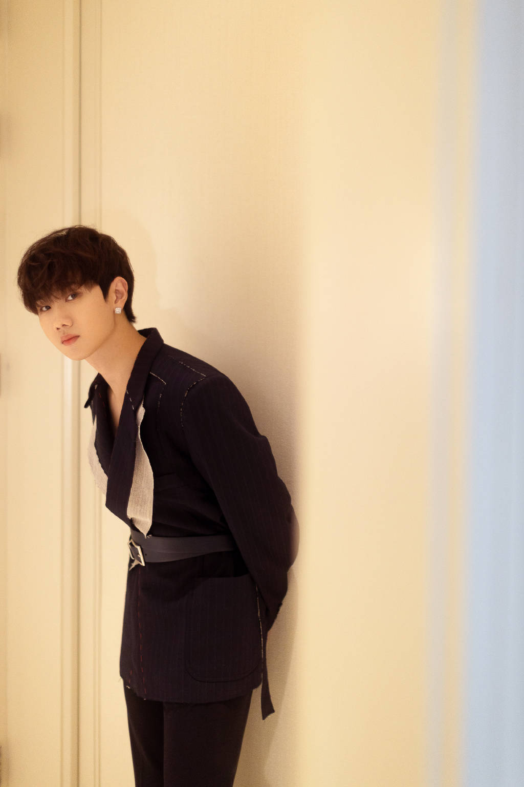 谁的青春没有汪苏泷!差点被偏见毁掉的少年,如今打破偏见而归_西装_衬