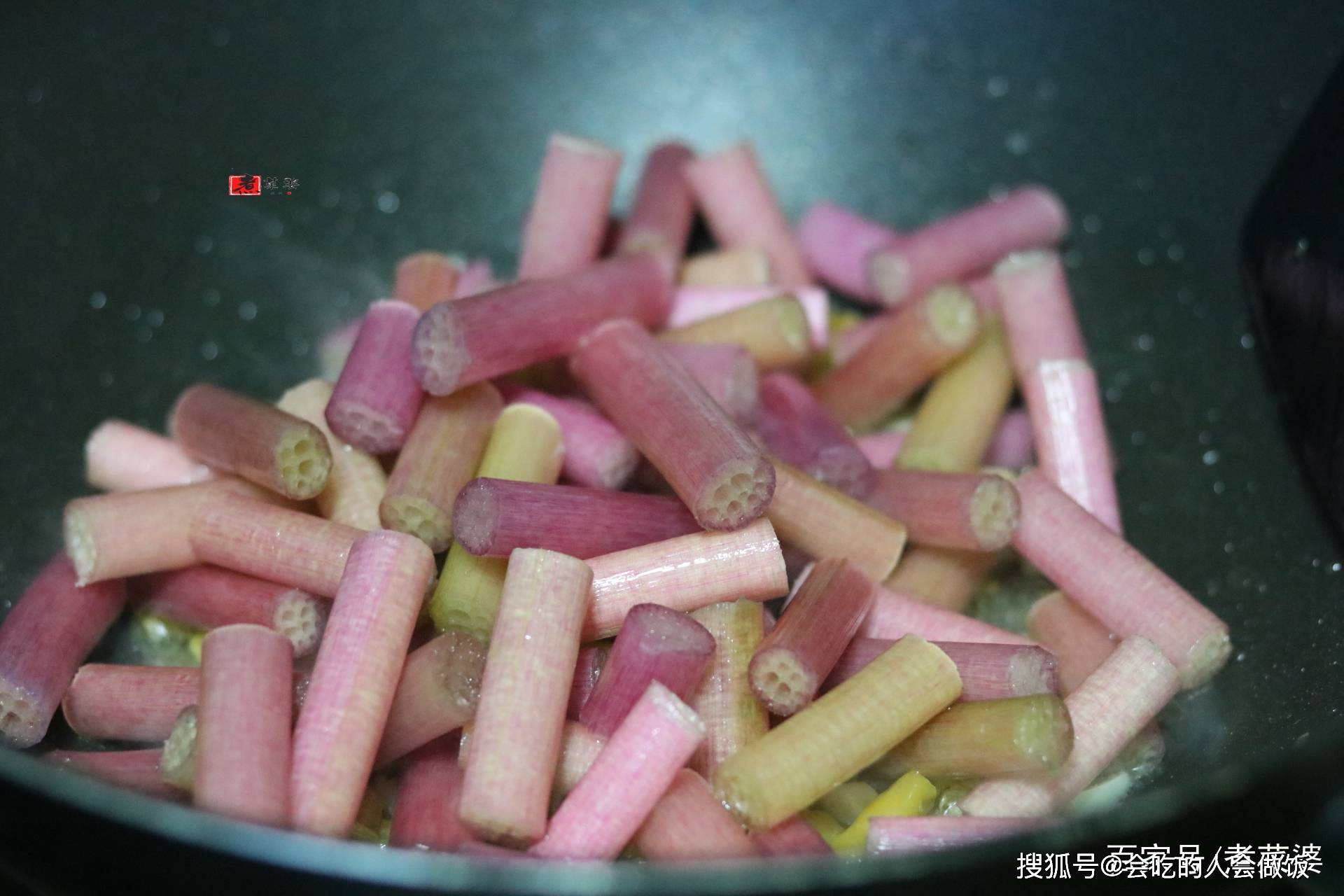 它的梗比果实好吃浑身长满刺加辣椒一炒好吃得忘不了