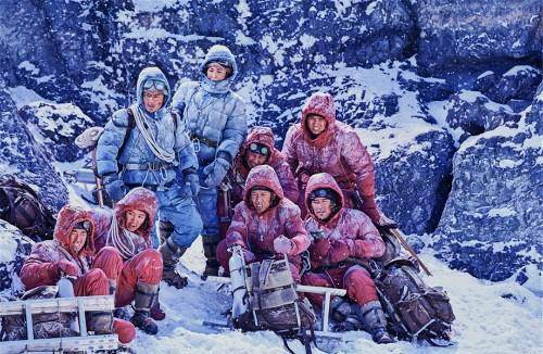 中国最早登顶珠穆朗玛峰的4名英雄，他们人生命运如何？