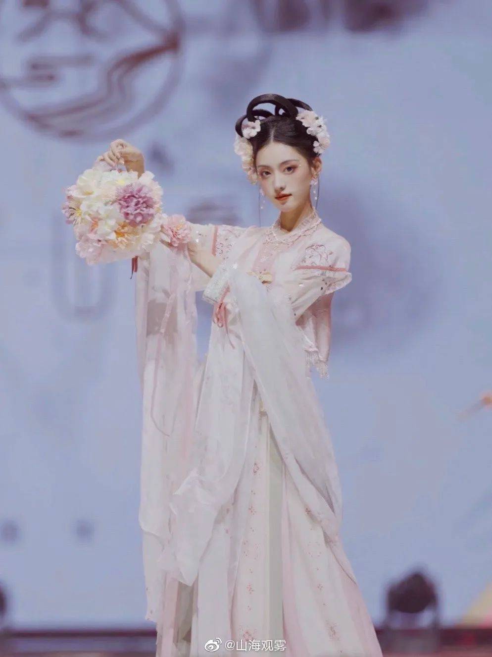 原创汉服美少女全麦小核桃也转型去拍戏了