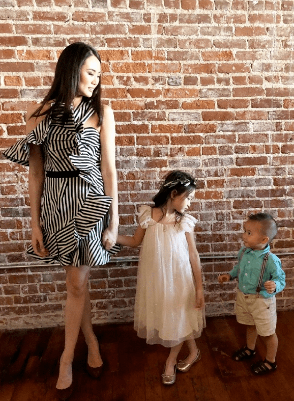 李小鹏携妻子李安琪高调亮相都穿黑色情侣装这明明是撒狗粮