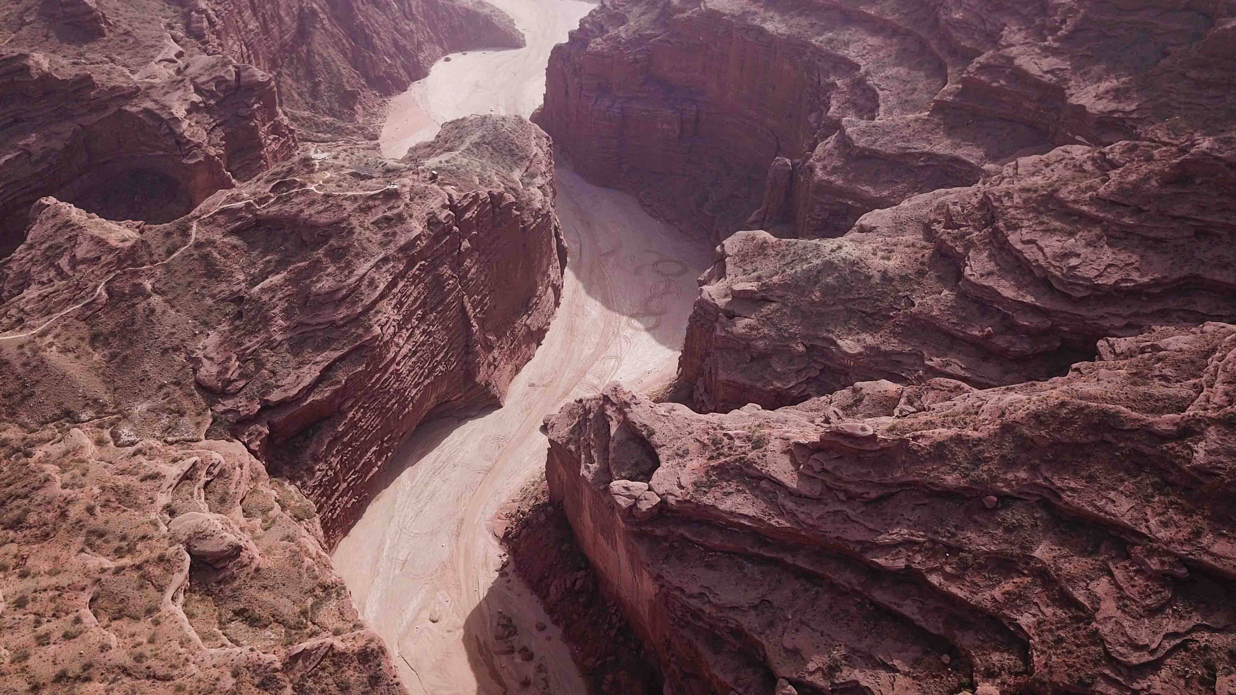 原创新疆温宿大峡谷地球上最美的伤口足以媲美国科罗拉大峡谷