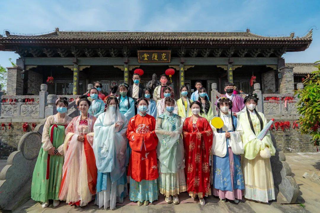 “沐春风静初三日，俪行白鹿趁年华”白鹿原上文化游