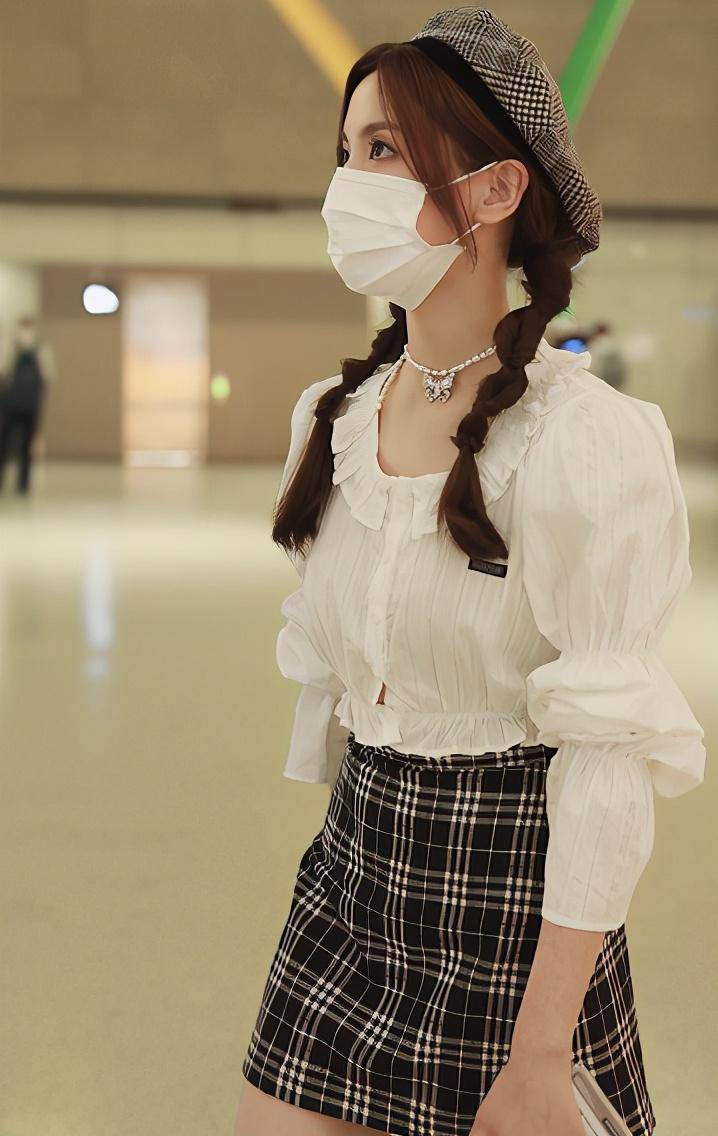 原创杨超越私服萝莉感爆棚穿搭自带辨识度风格可盐可甜太吸睛