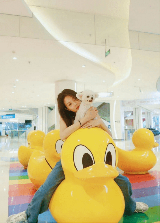 小演员自曝月薪2万,称受影响工资变低,评论区嘲讽3000都给多了_张昊玥