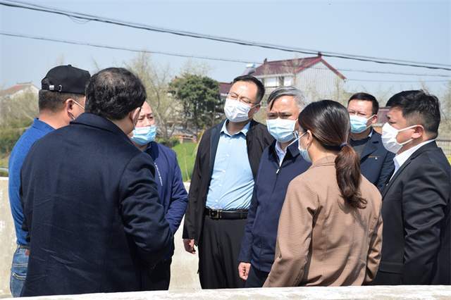 海安市委副书记张浩副市长周平带队实地检查雅周重点水利工程建设情况