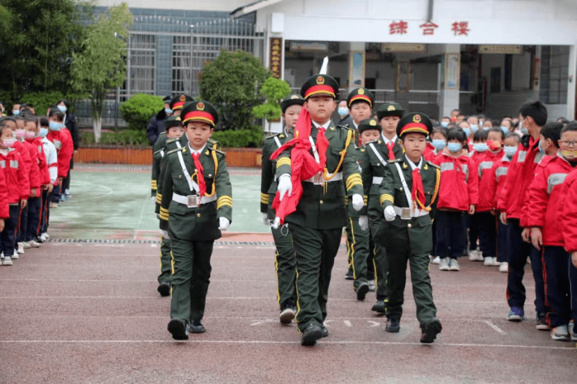 根据东西部协作的对口帮扶政策,南沙小学和贵州安顺市若飞小学,安顺市