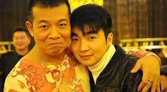她的丈夫是《长安十二时辰》总制片人梁超,曾经是个演员,毕业于北京