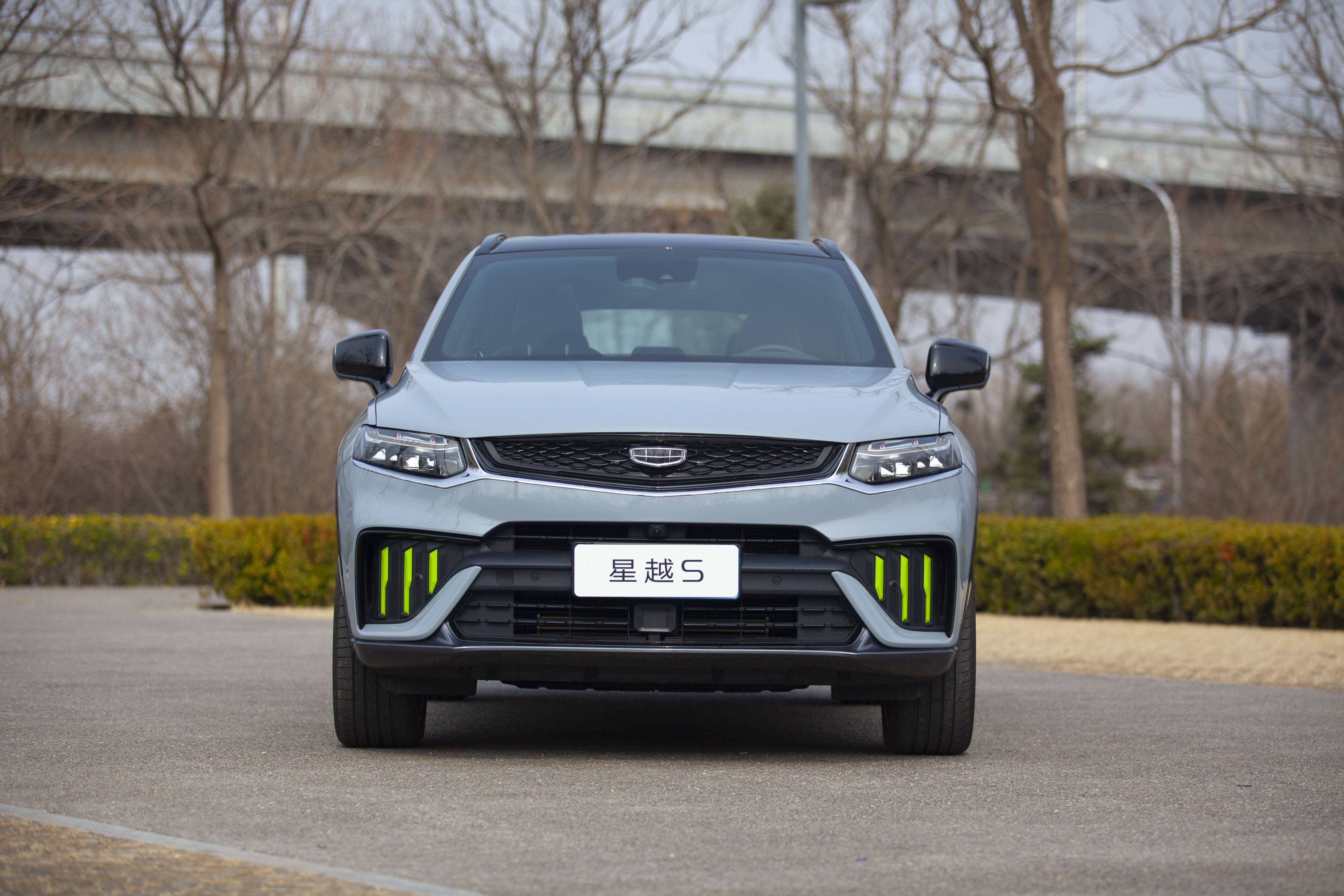 试驾星越s这是一台有态度的轿跑suv