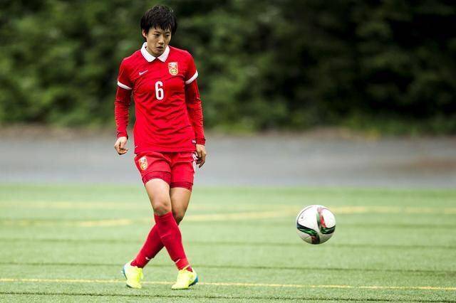 原创34岁前女足队长升任主教练昔日铁闸绰号小狼退役后当老师