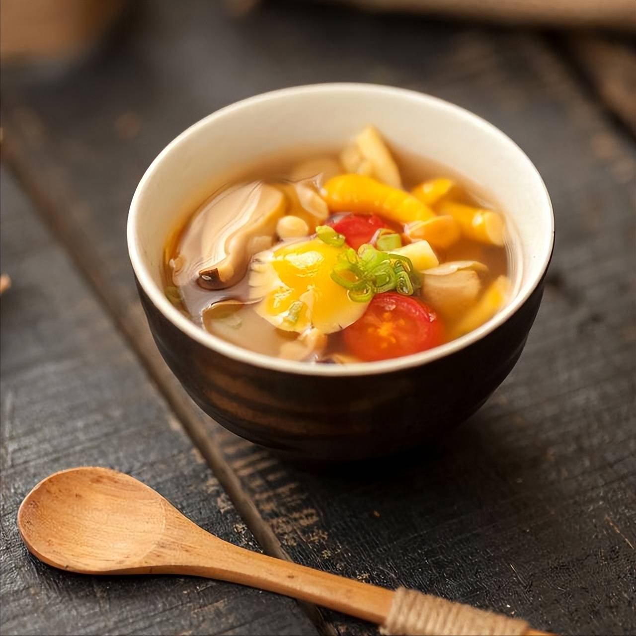 原创比鸡汤还香的西红柿蘑菇汤营养丰富还美味素食爱好者最爱