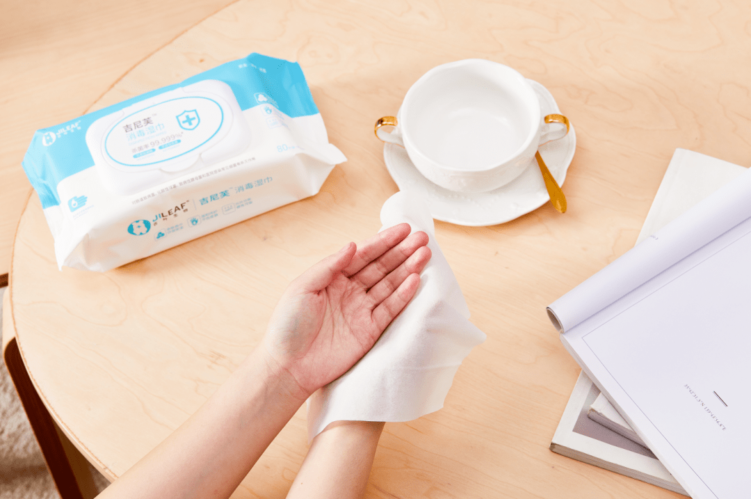 卫生需求;另外,在车内,茶几上放上一包消毒湿巾也是一个很不错的选择