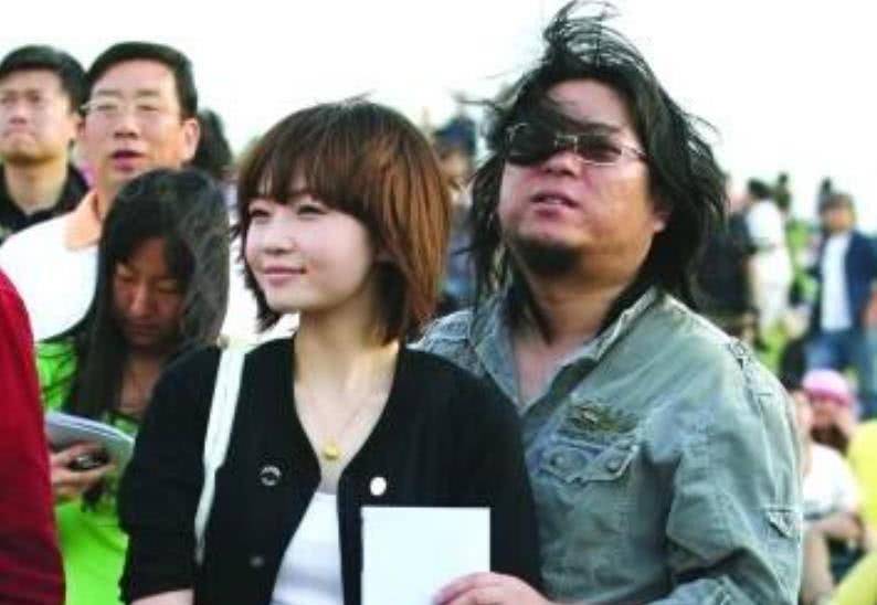 高晓松小19岁前妻近照，身家上亿成女老板，疑似整容越来越网红