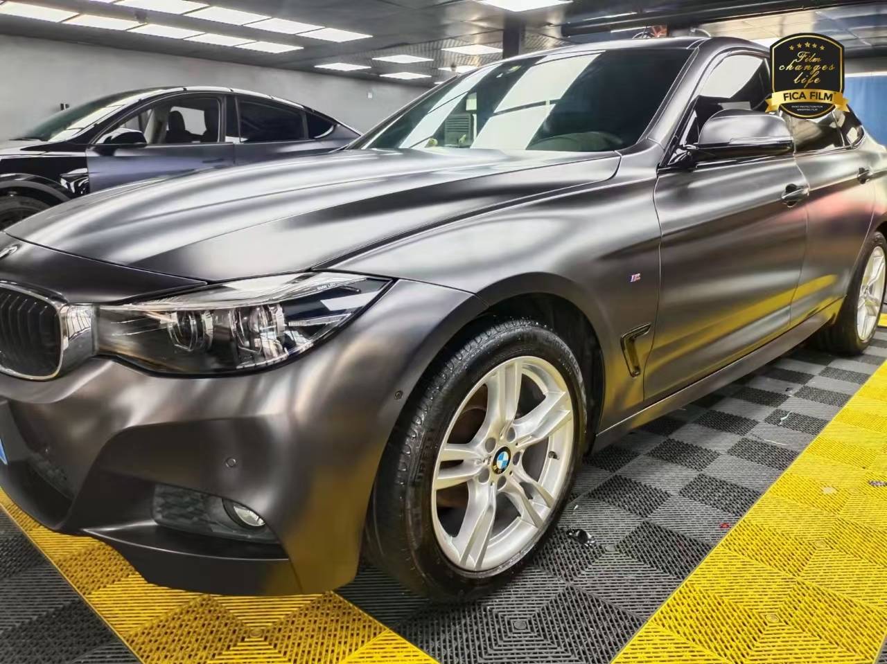 非常耐看宝马gt电光深邃灰改色膜菲卡