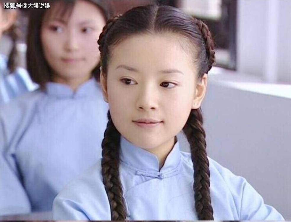 让人只想呵护不忍伤害,董洁也因此成了不少观众心中那个美白无瑕的"白