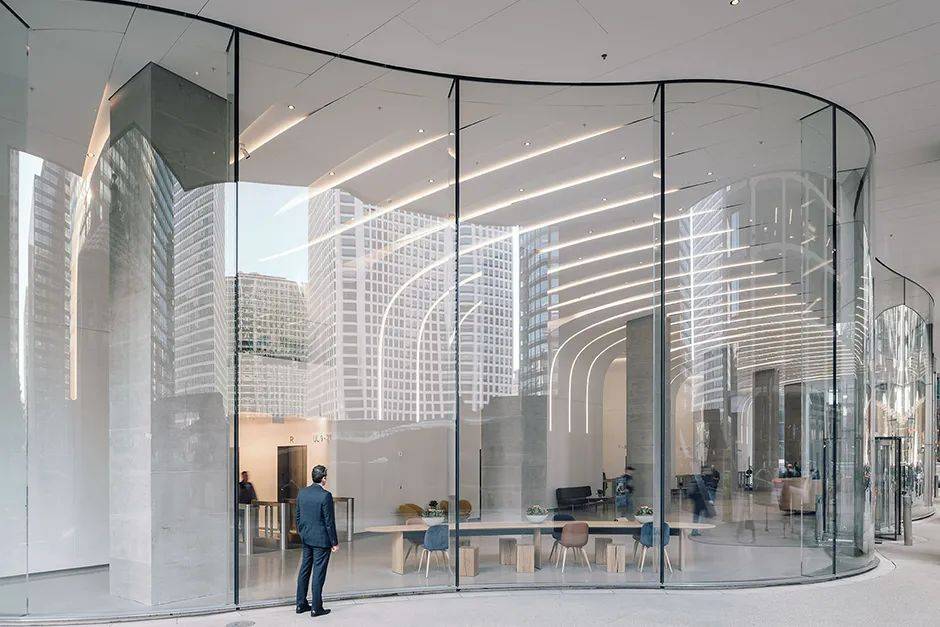 商业中心大堂加弧形玻璃幕墙视觉拉满