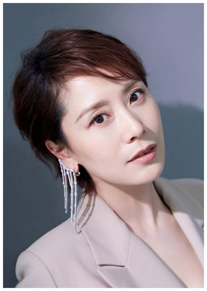 原创41岁海清也太好看了连身裤穿出高级感这才是成熟女人的模样