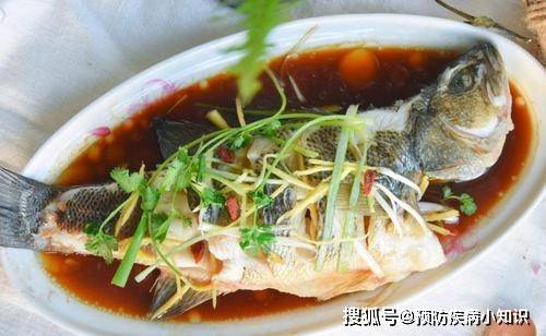 高血压可以吃鱼吗？建议：想血压稳定，5种食物尽量少吃