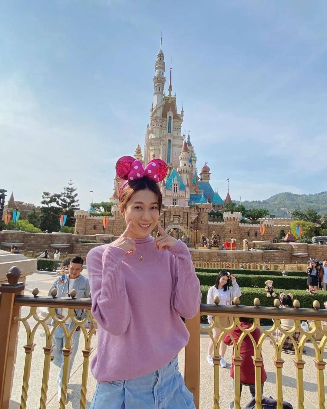 38岁钟嘉欣宣布怀三胎重回tvb遥遥无期网友求别放弃事业